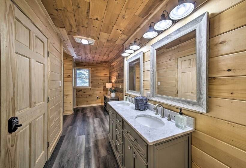 Rangeley Retreat Cabin Style Home: Lake Access