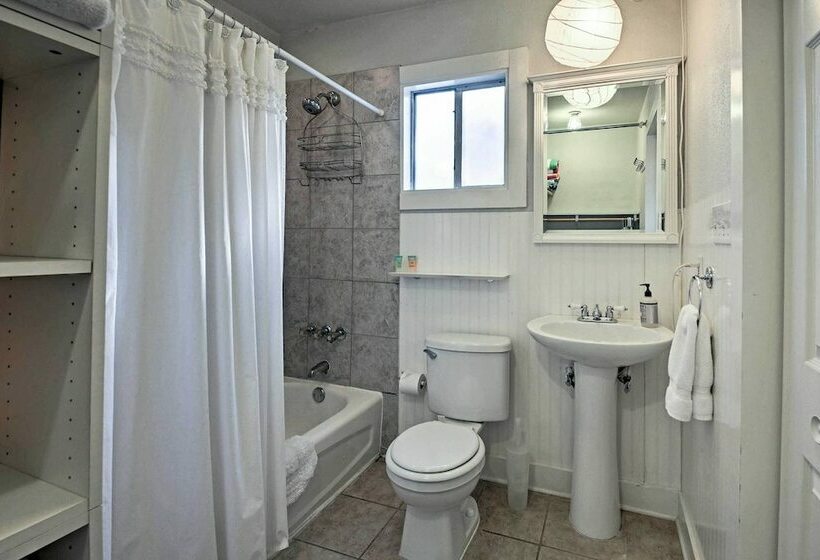 Trendy  Austin Soul  Home: Walk To South Congress!
