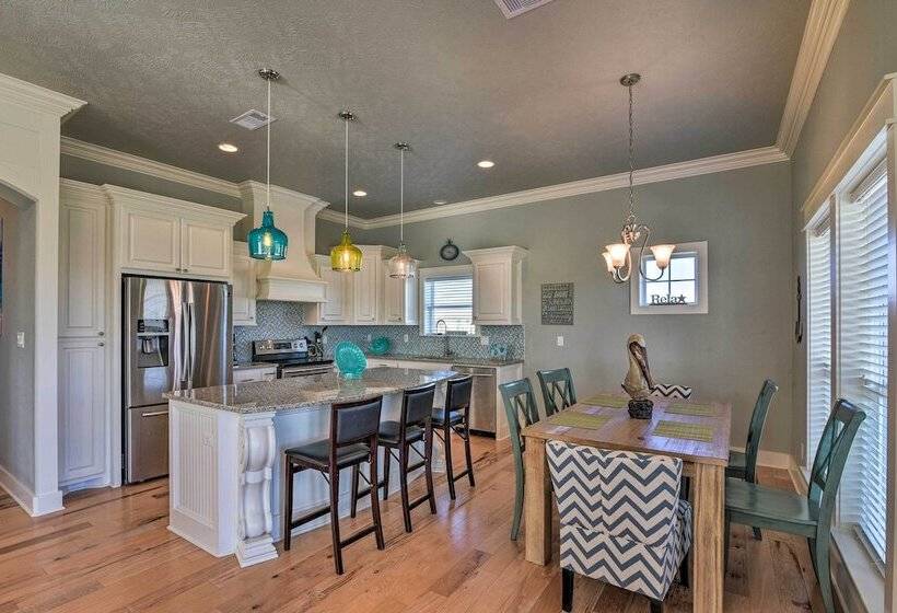 Deck + Fire Pit: Updated Crystal Beach Retreat!