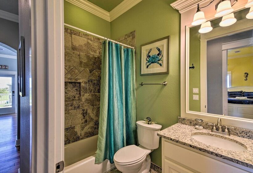 Deck + Fire Pit: Updated Crystal Beach Retreat!