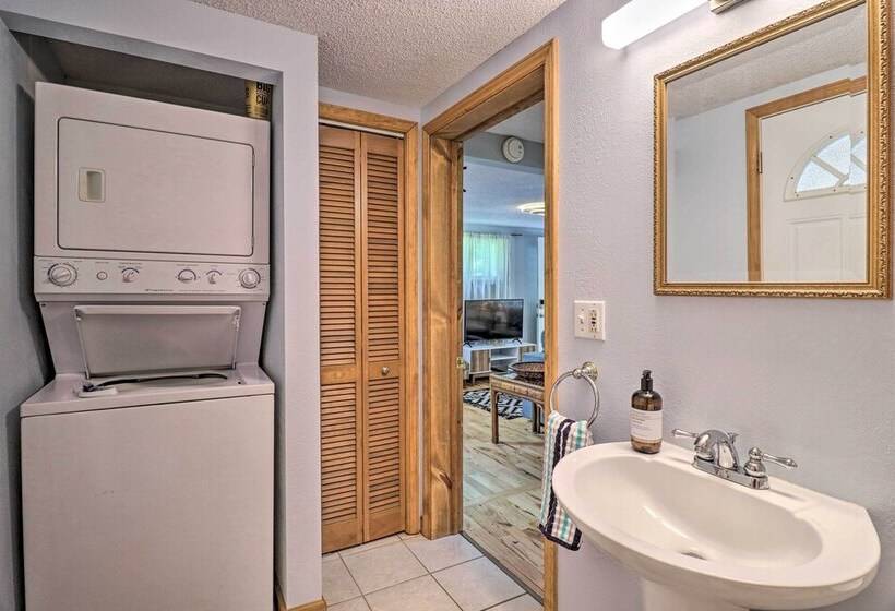 Vintage Creekside Cottage W/ Hot Tub & Grill!