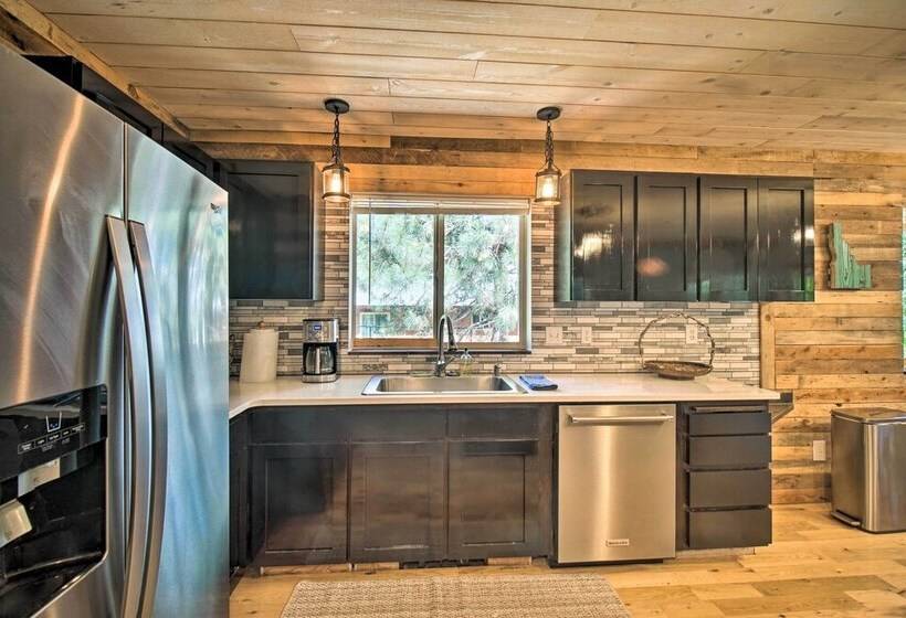Beautiful Mccall Cabin: Perfect For Families!