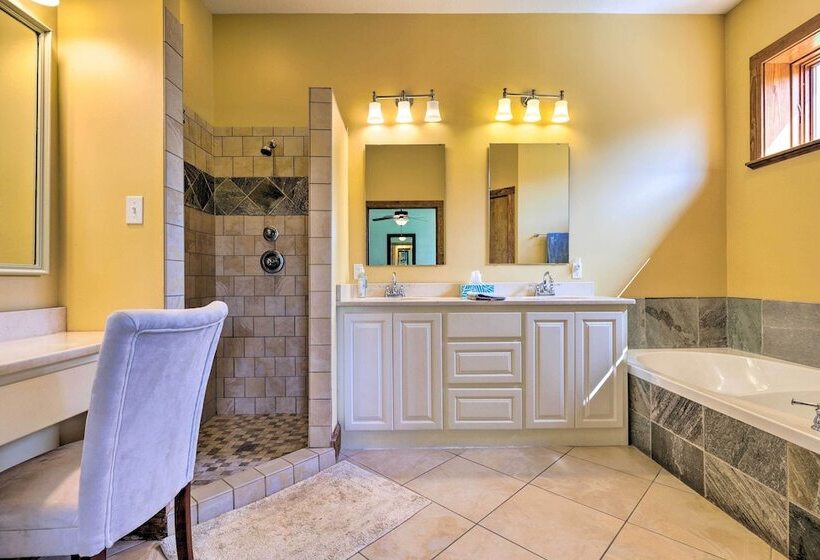 Bright Waveland Home   Walk To Beach Access!