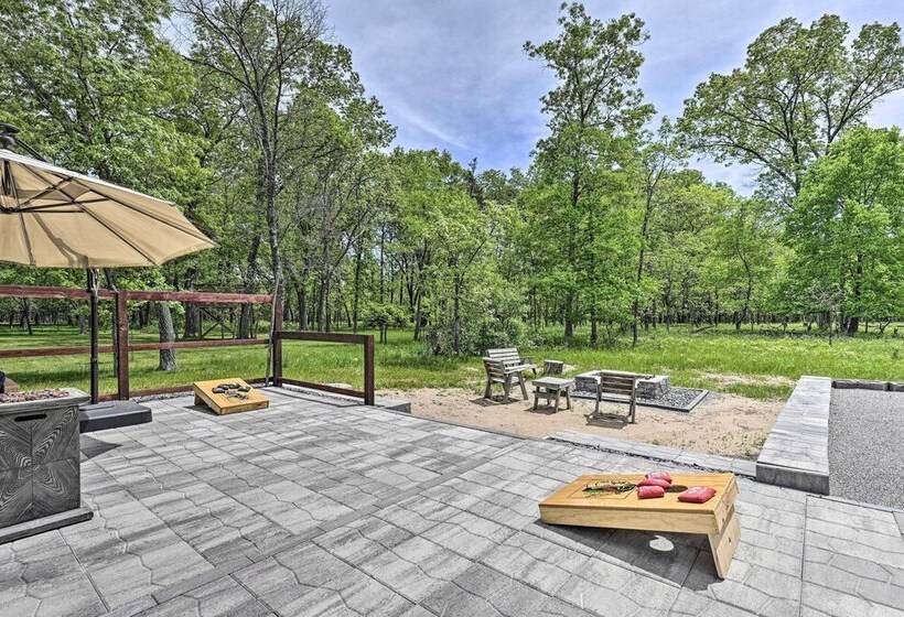 Cabin 1 Mi To Sand Valley, 1 Block To Beach