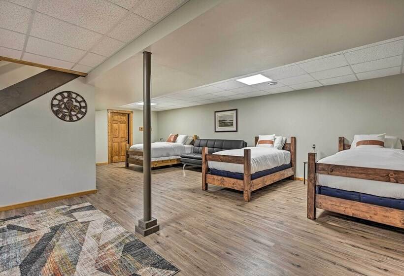 Cabin 1 Mi To Sand Valley, 1 Block To Beach