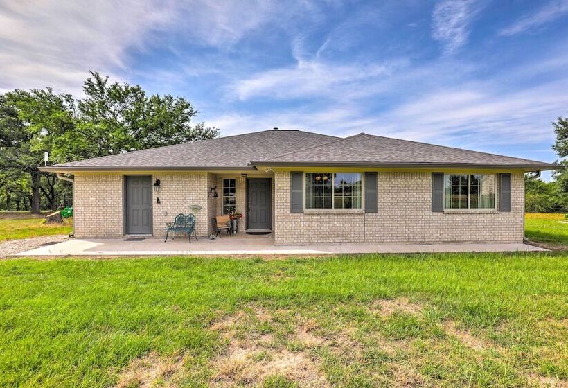 Charming Cameron Farm Retreat ~ 41 Mi To Tamu