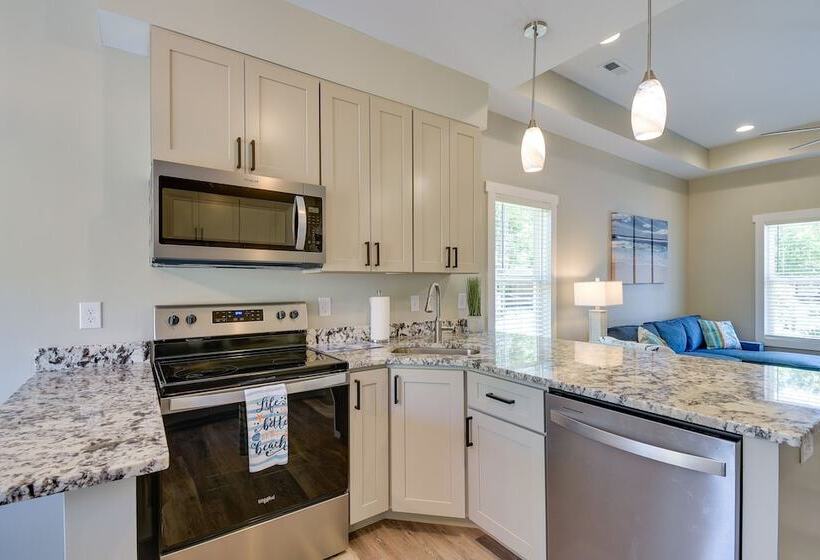 Charming Ocean Isle Beach Home ~ 1 Mi To Beach!