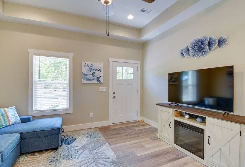 Charming Ocean Isle Beach Home ~ 1 Mi To Beach!