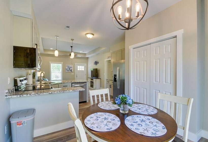 Charming Ocean Isle Beach Home ~ 1 Mi To Beach!