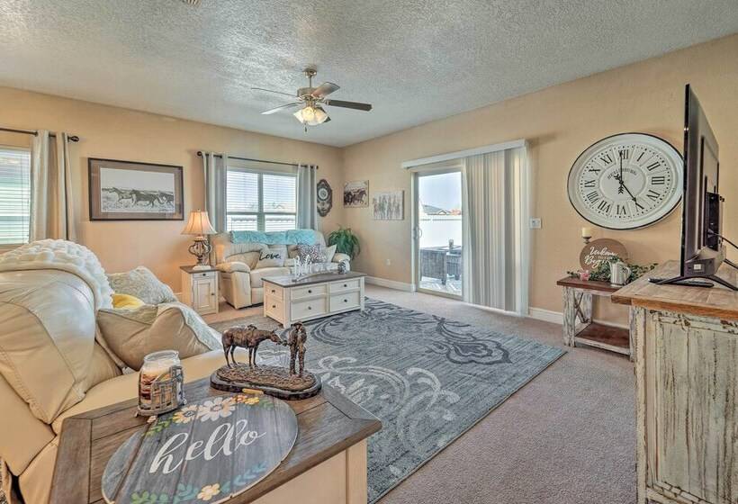 Charming Portales Retreat Across From Enmu!
