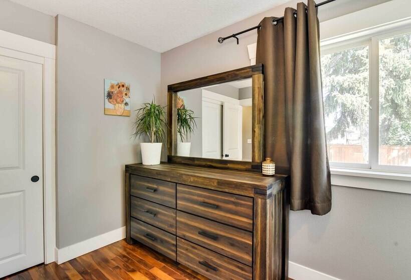 Charming Portland Home, Walk To Light Rail!