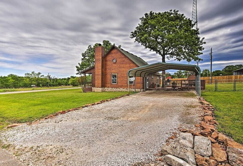Charming Vian Retreat W/ Private Deck & Grills!