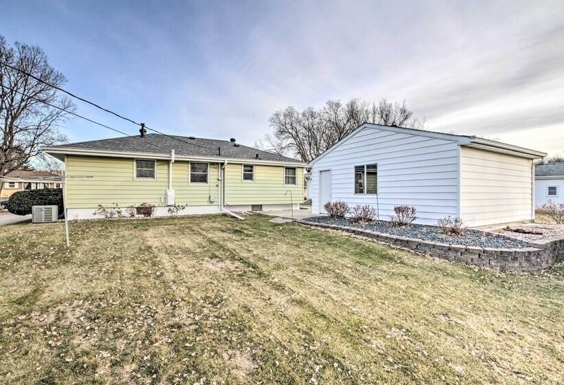 Cheerful Rochester Retreat W/ Yard & Workout Room!