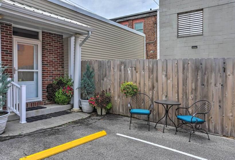 Cheerful Tiffin Digs In The Heart Of Downtown