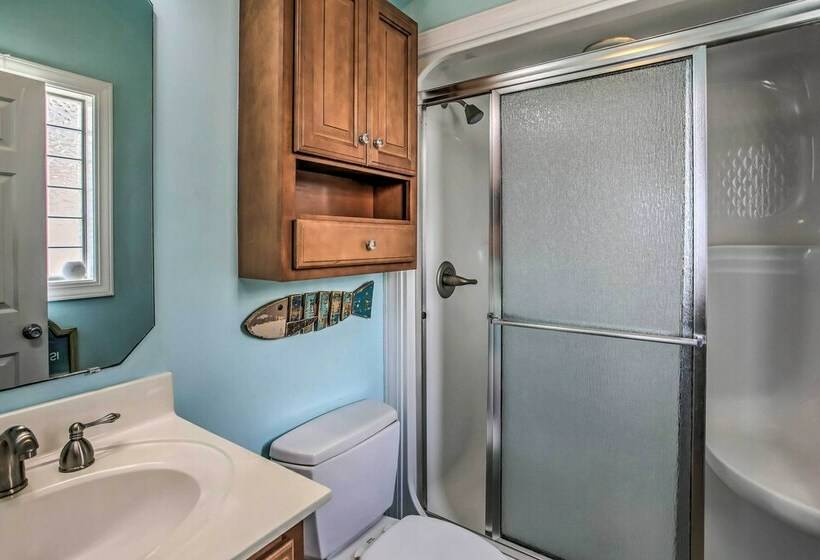 Coastal Retreat W/ Hot Tub: Steps To Beach!