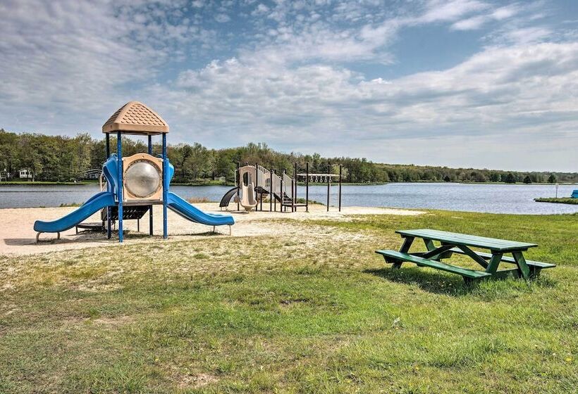 Albrightsville Home: Deck, Fire Pit & Lake Access