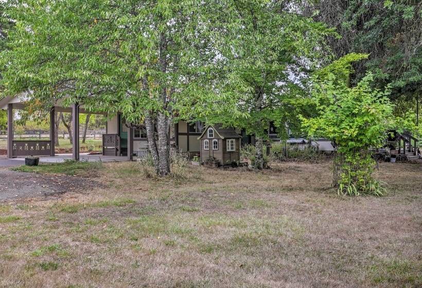 Cozy Cottage On Flower Farm W/ Baker Creek Views!
