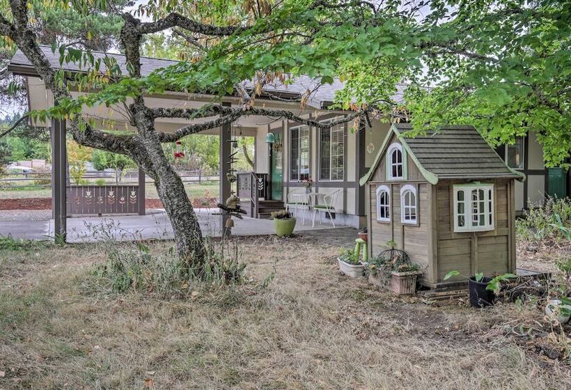 Cozy Cottage On Flower Farm W/ Baker Creek Views!