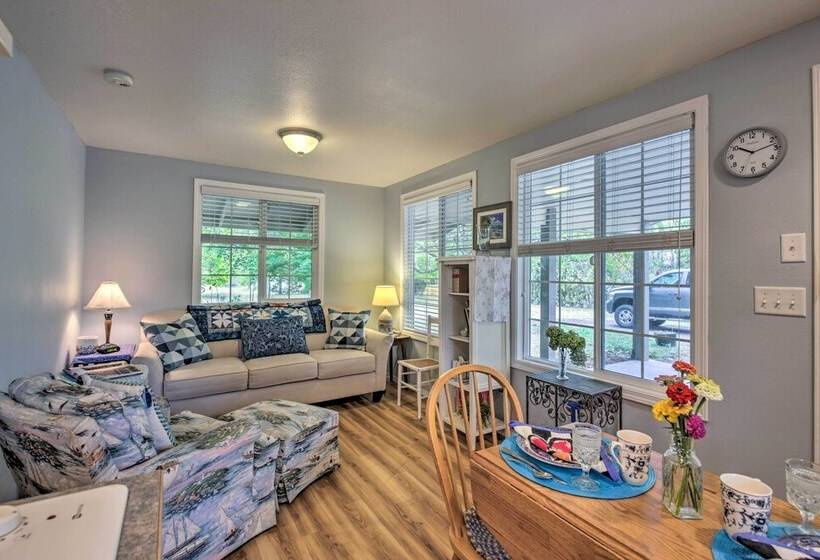 Cozy Cottage On Flower Farm W/ Baker Creek Views!