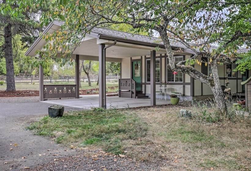 Cozy Cottage On Flower Farm W/ Baker Creek Views!