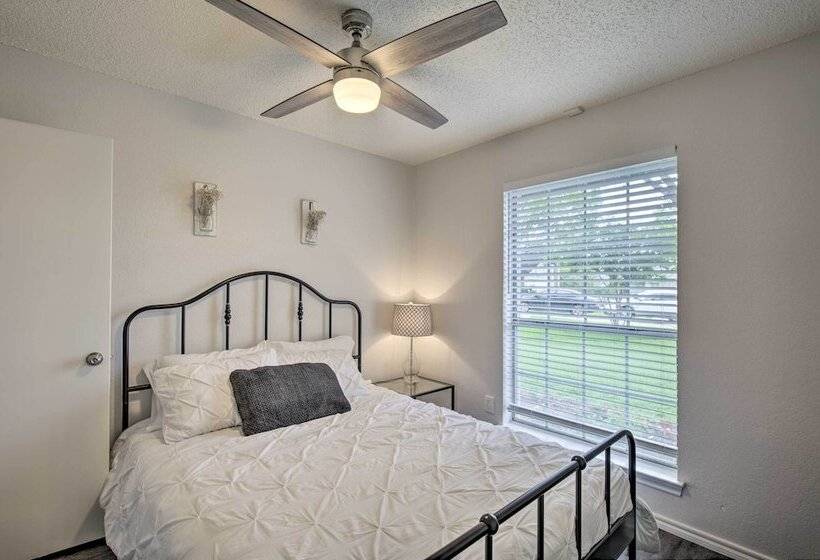 2 Mi To Lone Star Park: Irving Home W/ Fenced Yard