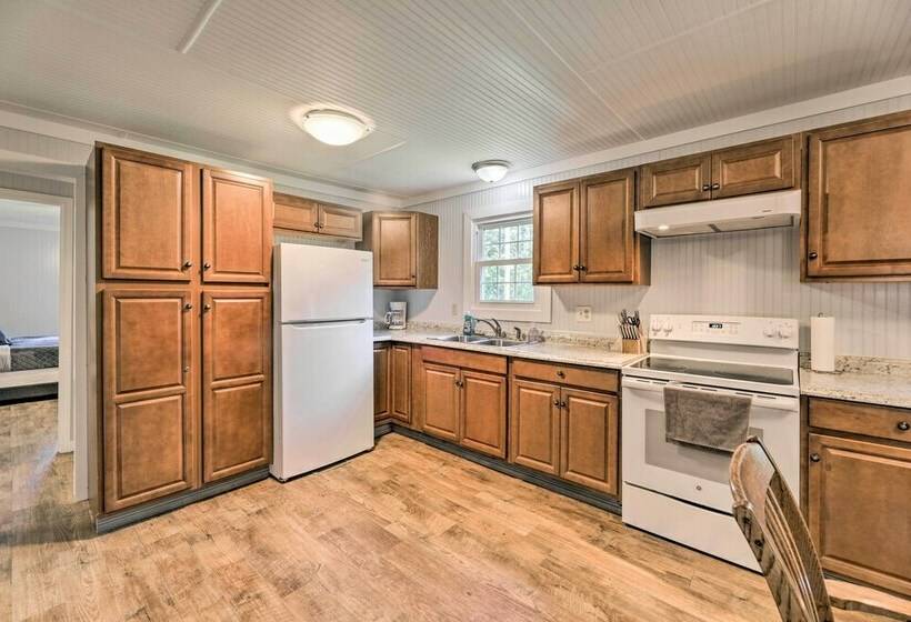 Harkers Island Home With Porch ~ 1 Mi To Marina!