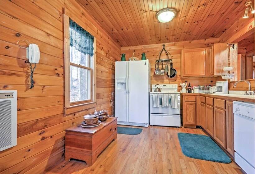 Highlands Cabin W/ Forest Views < 4 Mi To Cashiers