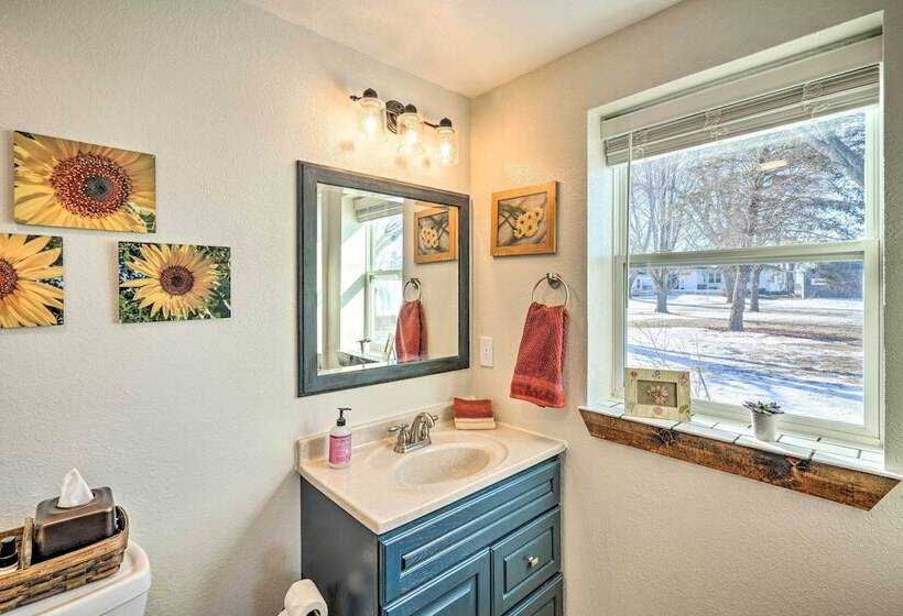 Kid Friendly House ~ 8 Mi To Cedar Rapids!