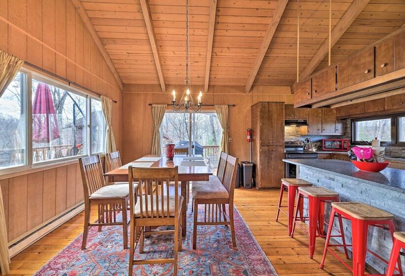 Fire Pit & Grill: Lakefront Poconos Cottage!