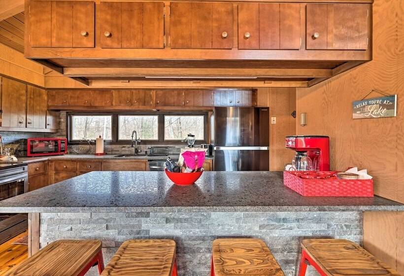Fire Pit & Grill: Lakefront Poconos Cottage!
