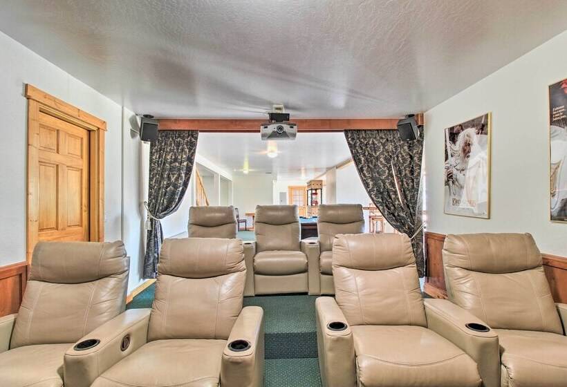 Luxe Show Low Home W/ Hot Tub, Game Room + Theater