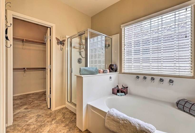 Maricopa Desert Oasis: Fenced Yard W/ Hot Tub