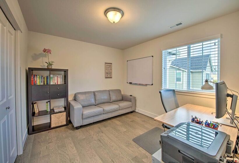 Modern Seattle Area Home Near Parks + Beaches