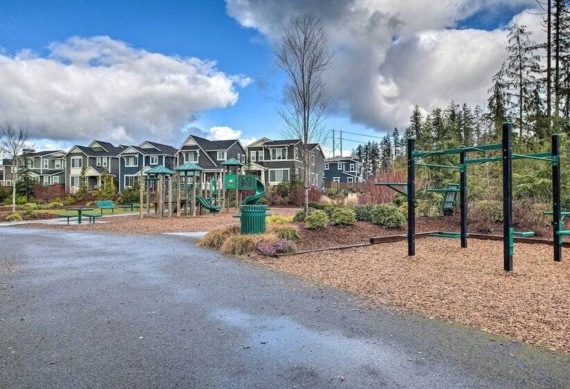 Modern Seattle Area Home Near Parks + Beaches