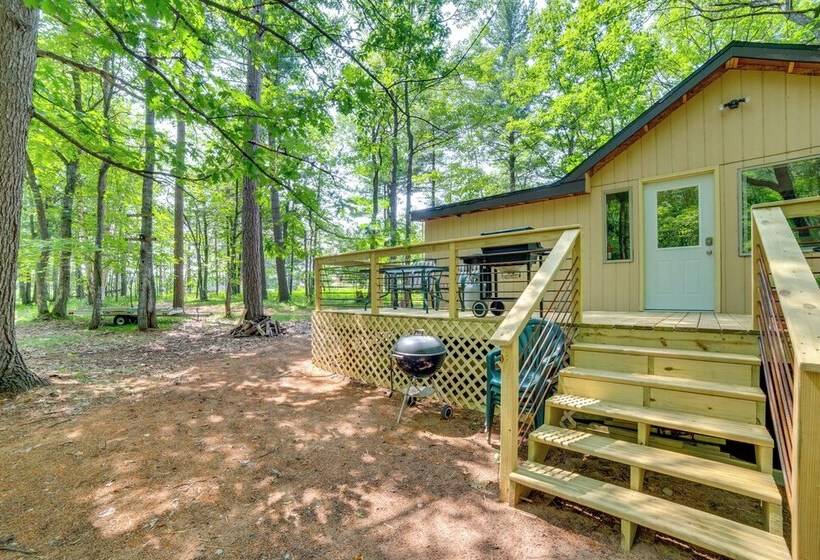 Sunroom, Deck & Grills: Marquette Cottage!