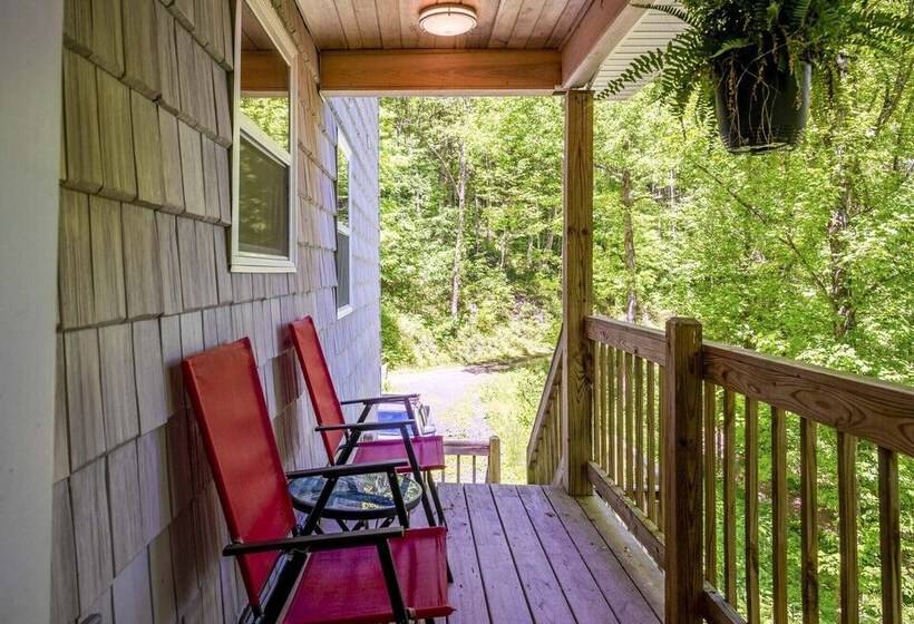 Peaceful North Carolina Retreat With Game Room!