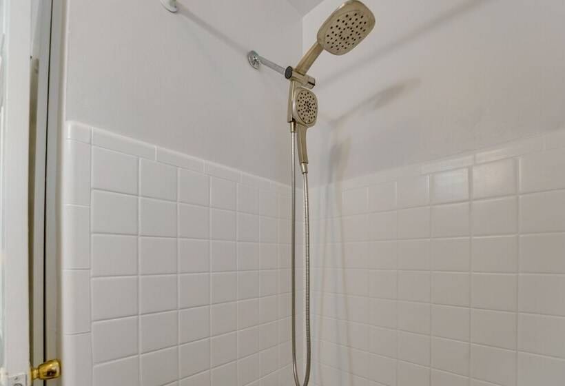 Pet Friendly Dearborn Home < 2 Mi To Downtown!