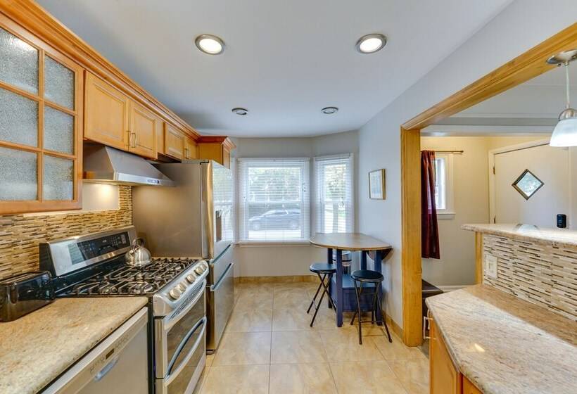 Pet Friendly Dearborn Home < 2 Mi To Downtown!