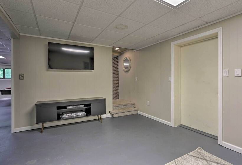 Dog Friendly Lake Ariel Resort Home W/ Deck!