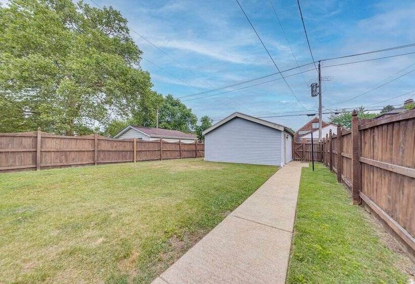Pet Friendly St Louis Home W/ Grill & Backyard