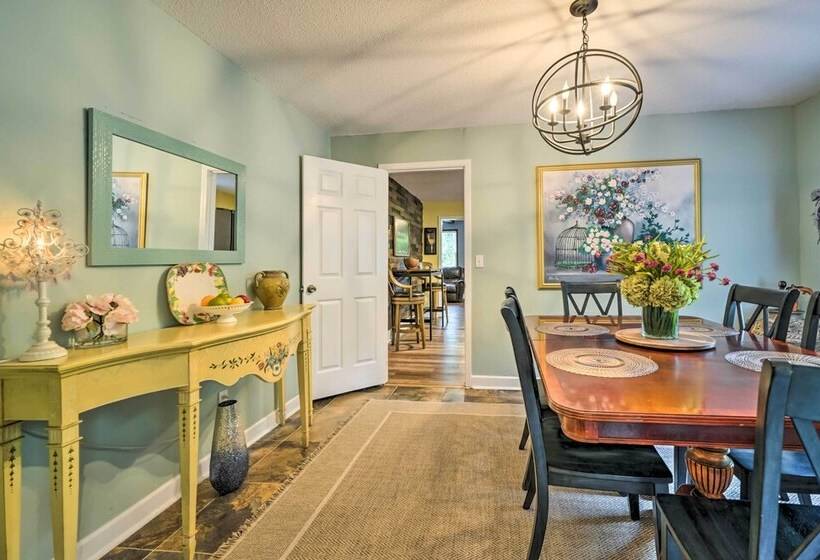 Pet Friendly Wilmington Home ~ 5 Mi To Beach!