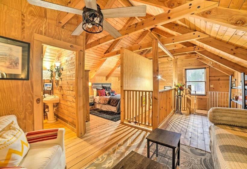 Quiet, Woodsy Retreat: Deck & Kentucky Lake Access