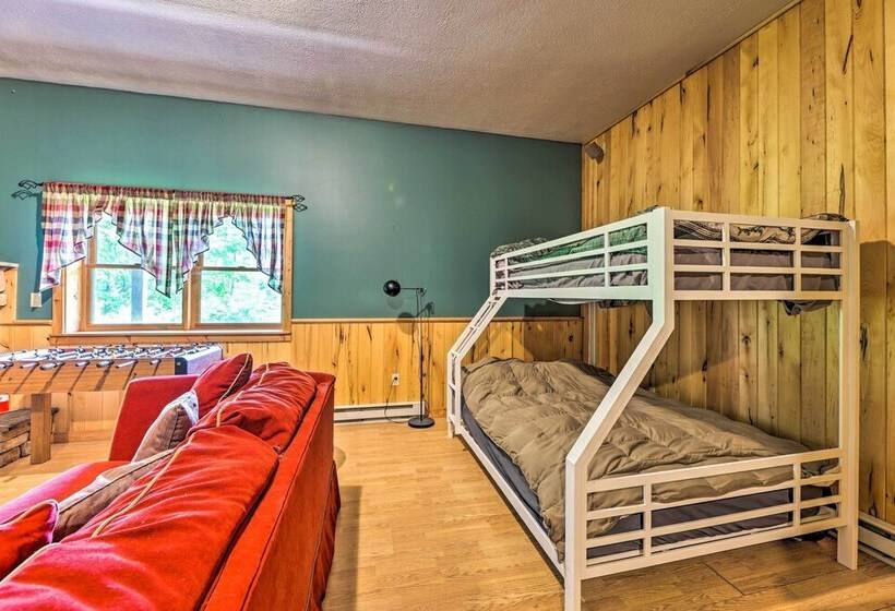 Slaty Fork Escape W/ Mountain View + Hot Tub!