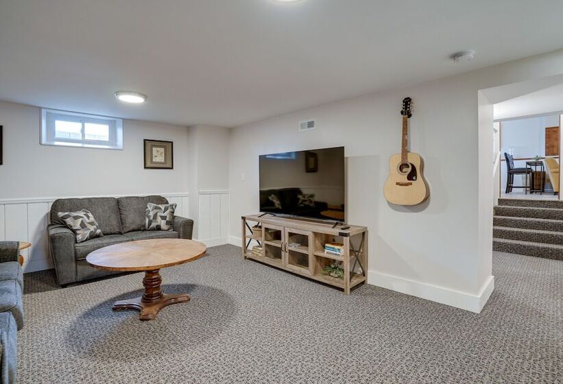 Spacious Minneapolis Home Rental: 8 Mi To Downtown