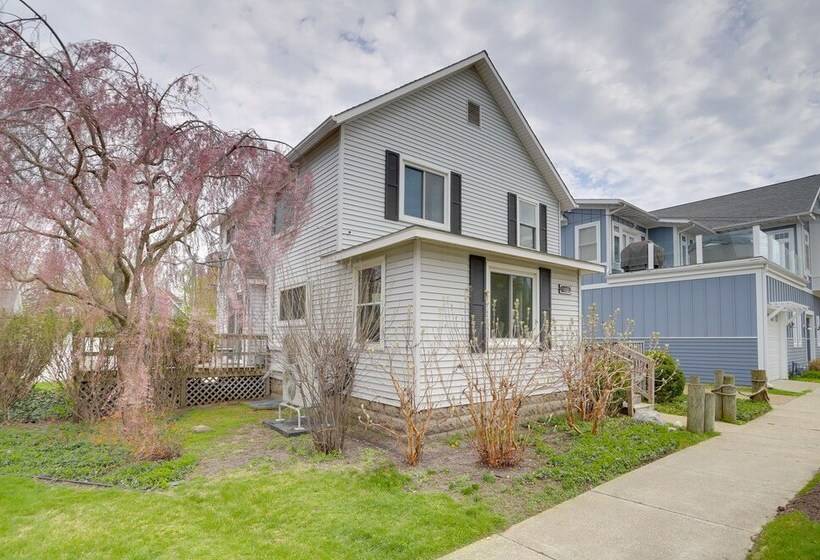 Spacious South Haven Retreat Near Lake Michigan