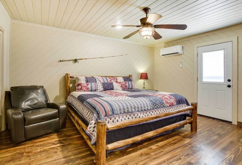 Dularge Grand Villa   Steps To Marina + Fishing!