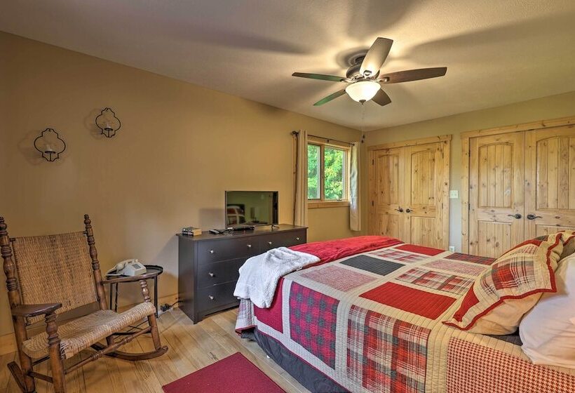 2 Mi To Beech Mtn Resort: Cabin W/ Deck & Grill!