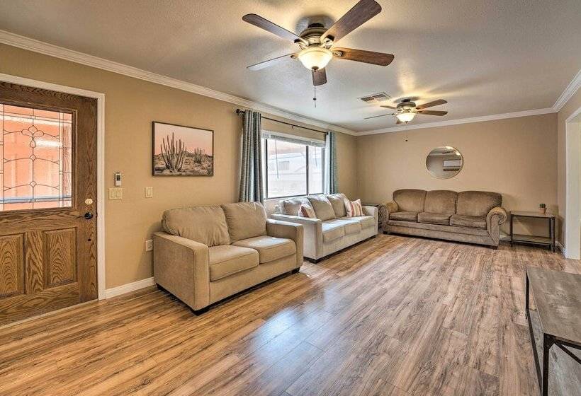 Updated Family Home   2 Blocks To Colorado River!