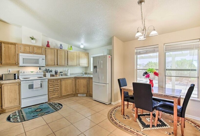 Bright Yuma Home W/ Spacious Yard & Patio!
