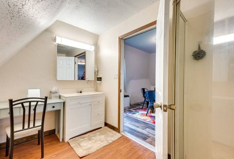 Charming Eagle Grove Farmhouse W/ Patio!